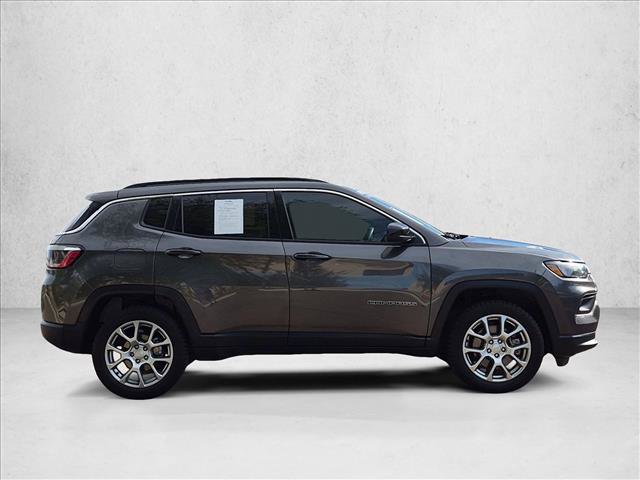 Used 2023 Jeep Compass Latitude AWD/4WD image 4