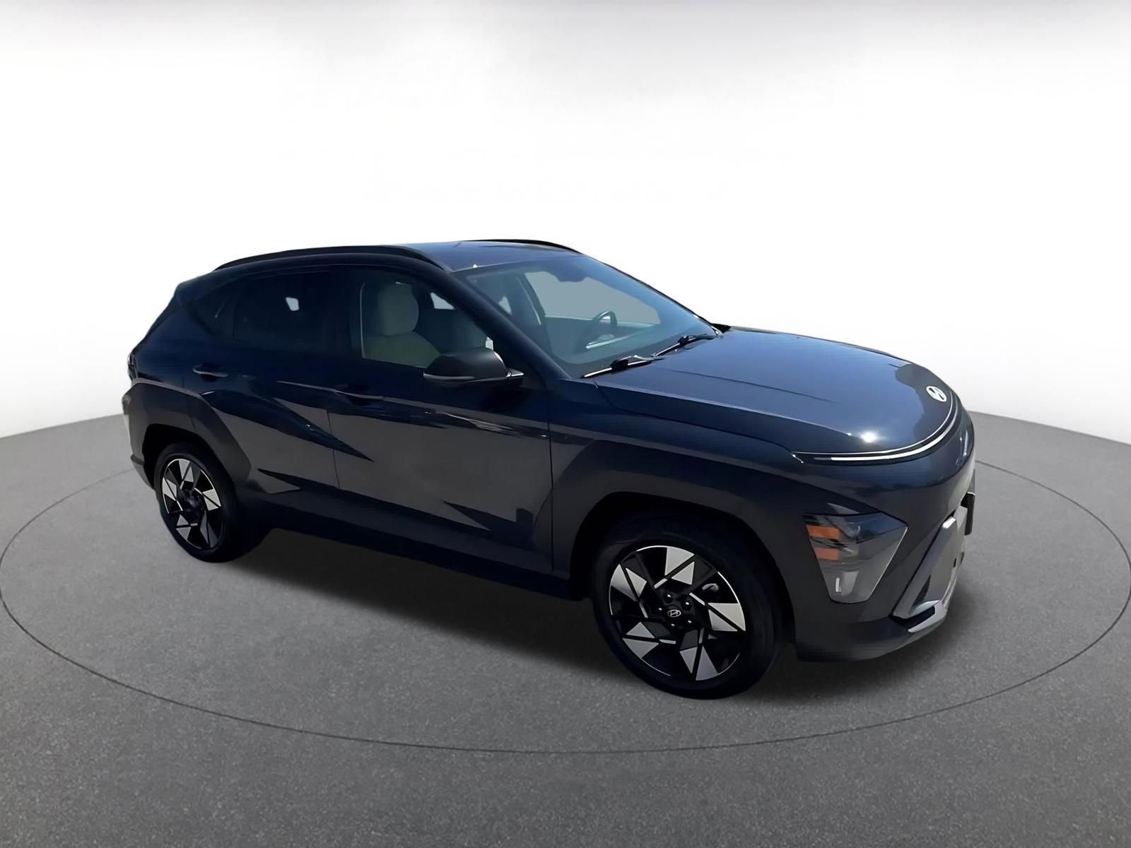 Used 2025 Hyundai Kona SEL image 2