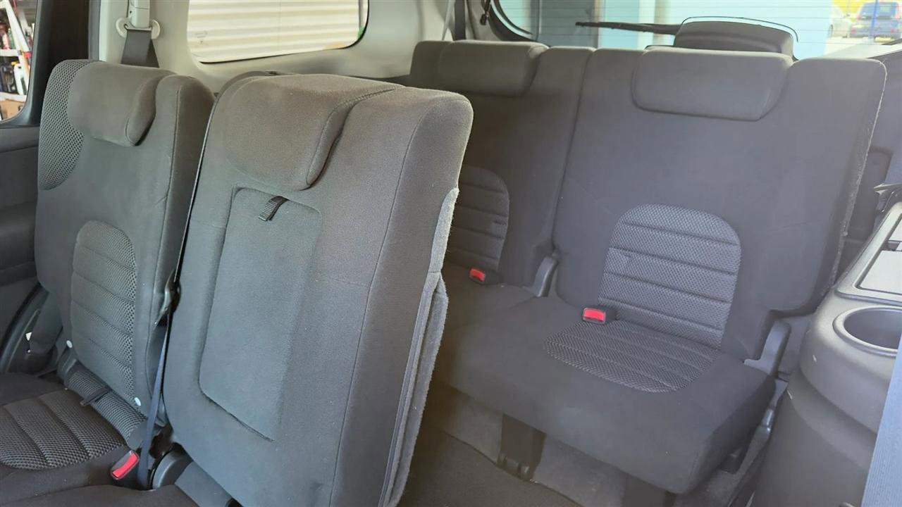 Used 2010 Nissan Pathfinder SE image 13