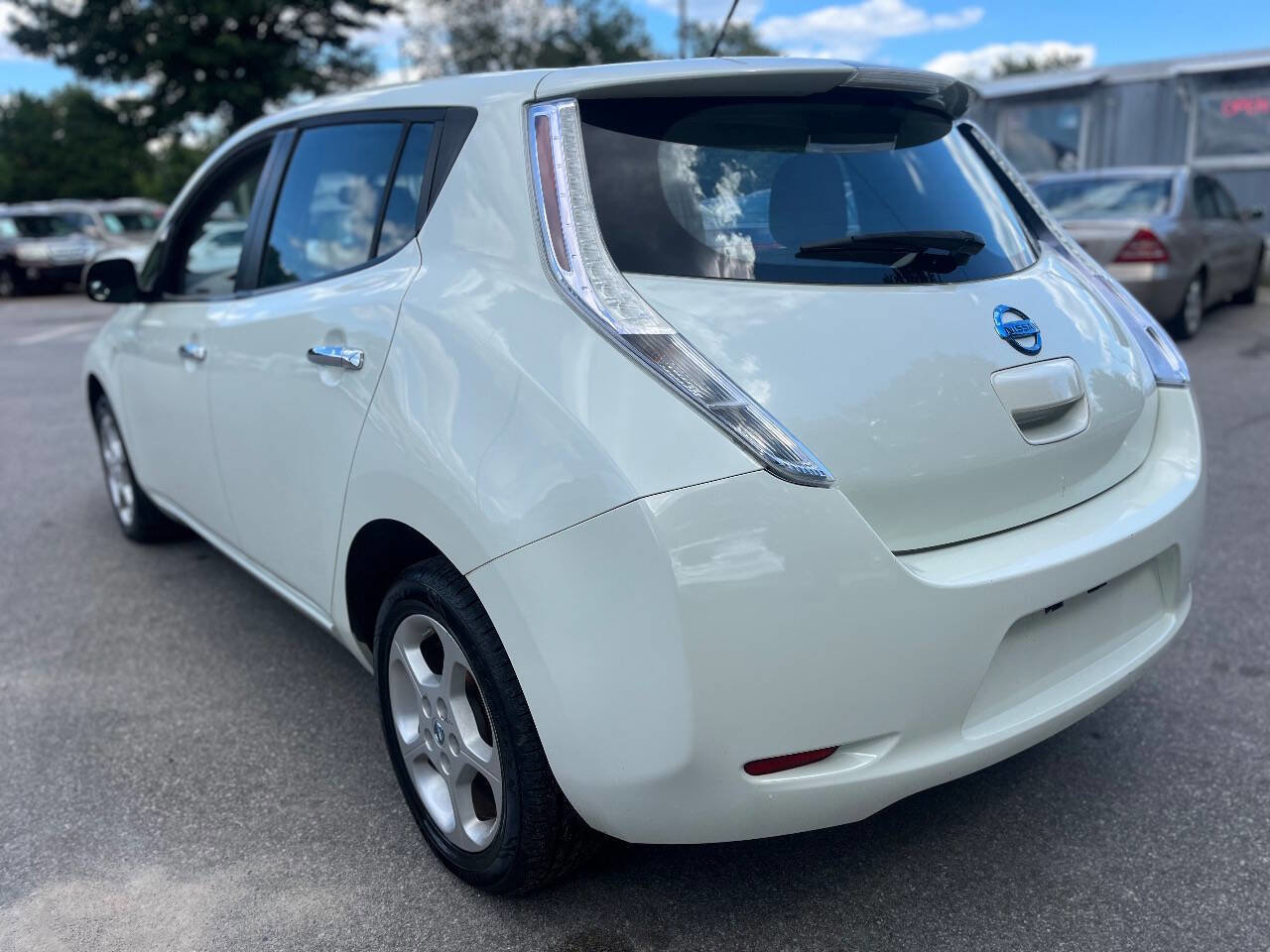 Used 2012 Nissan Leaf SV image 9