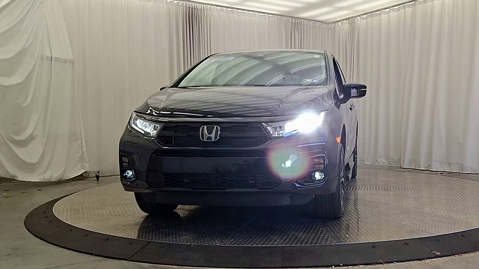 Used 2025 Honda Odyssey Elite image 4