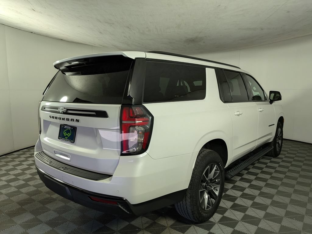 Certified 2024 Chevrolet Suburban Z71 w/ Luxury Package AWD/4WD image 8