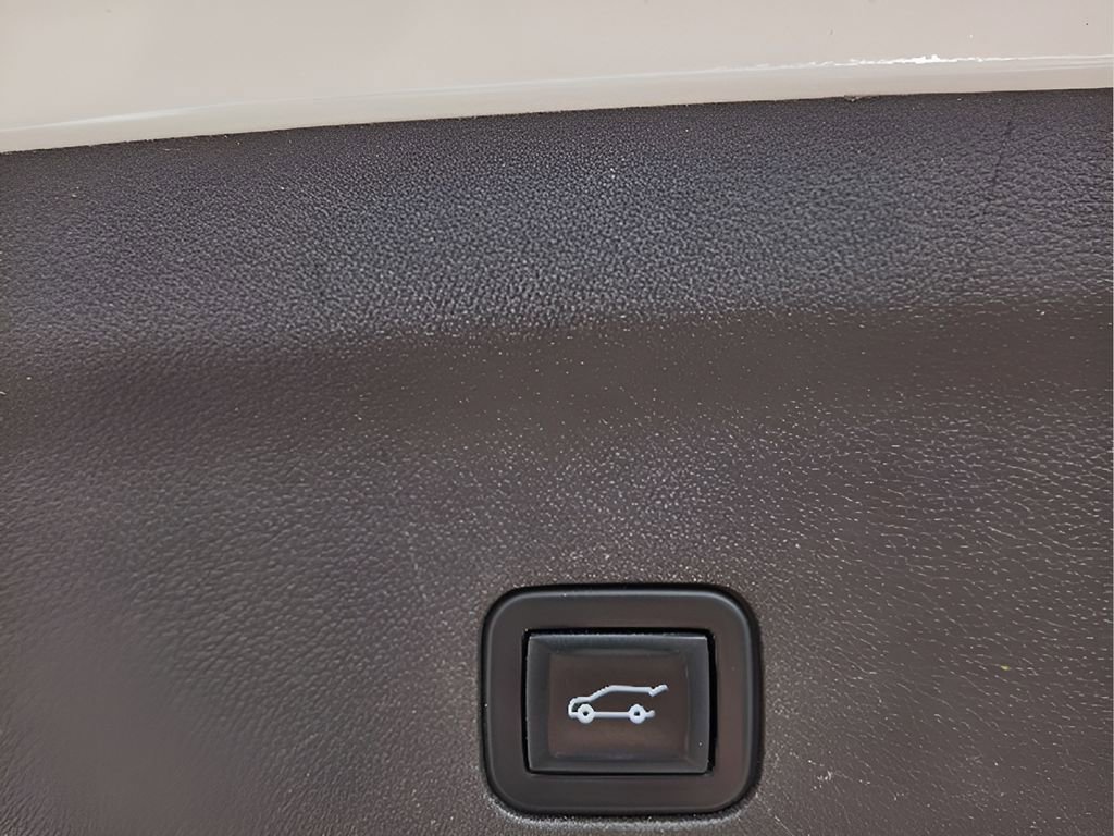 Used 2021 GMC Yukon XL Denali w/ Denali Ultimate Package image 32