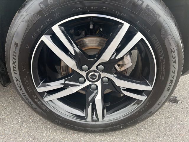 Certified 2025 Volvo XC40 B5 Core image 11