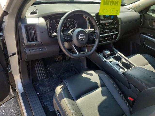 Used 2024 Nissan Pathfinder SL w/ SL Premium Package FWD image 9