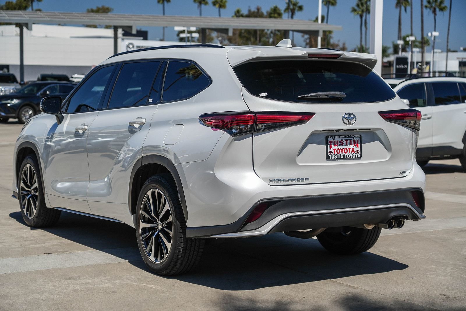 Used 2022 Toyota Highlander XSE FWD image 8