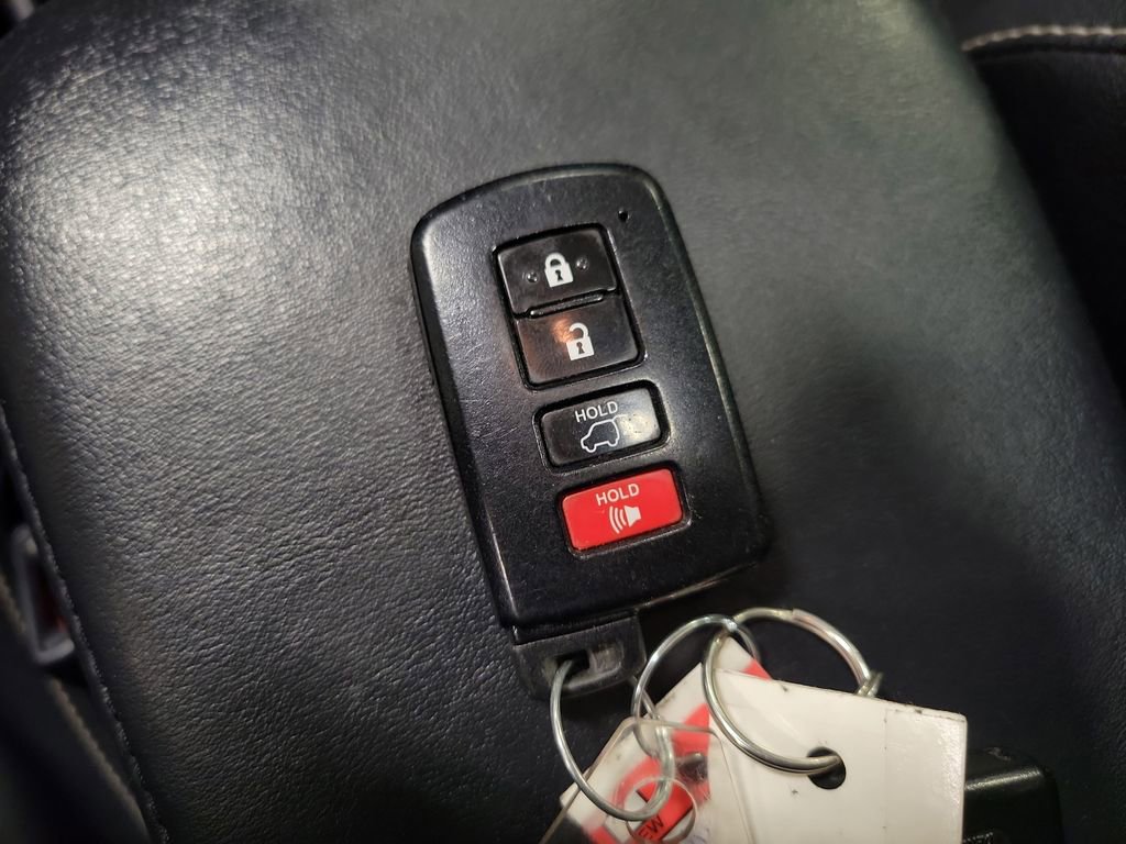 Used 2016 Toyota RAV4 Limited image 15