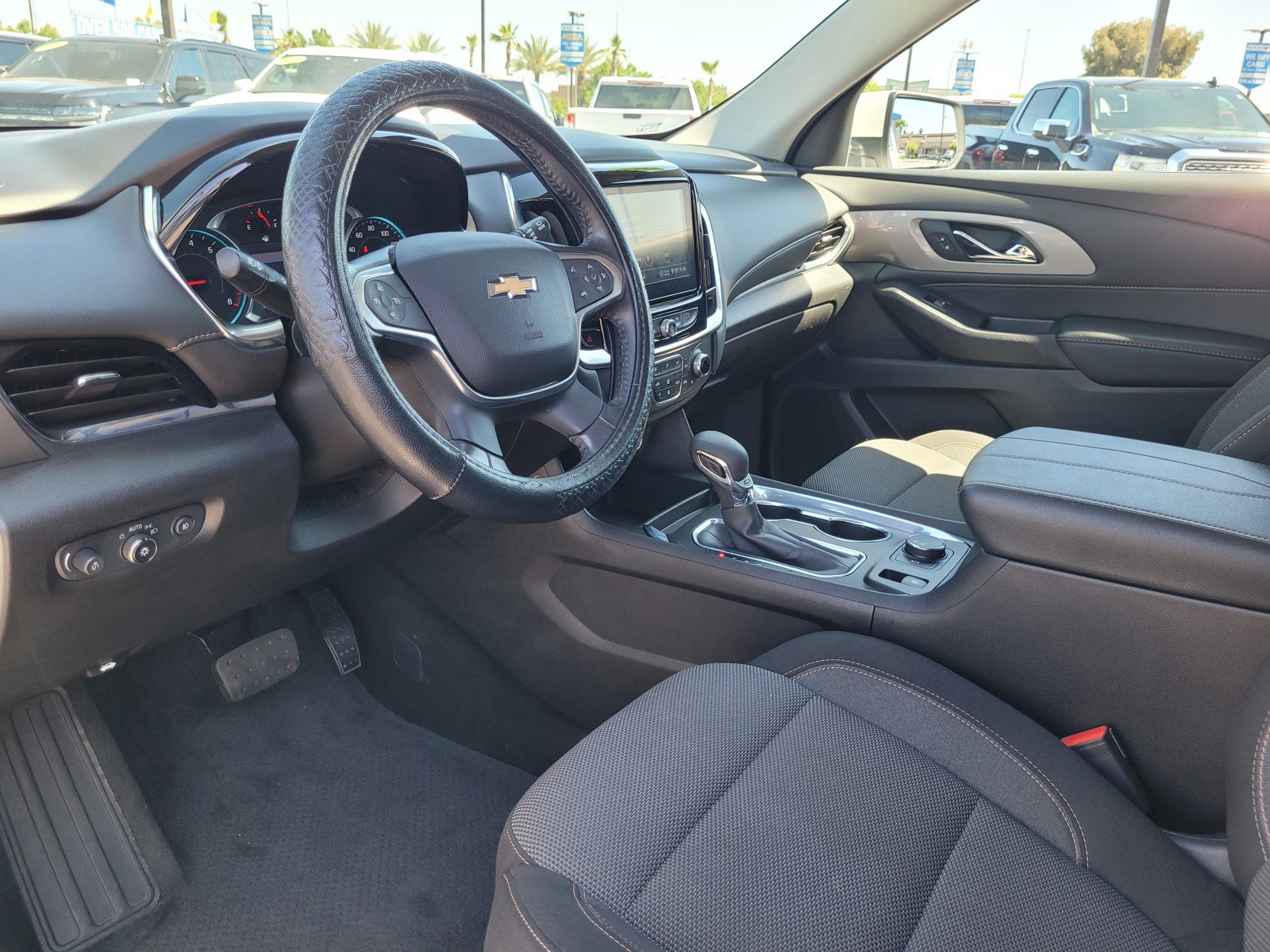 Used 2021 Chevrolet Traverse LT image 9