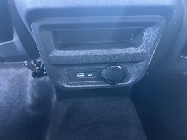 Used 2024 Volkswagen Tiguan SE image 23