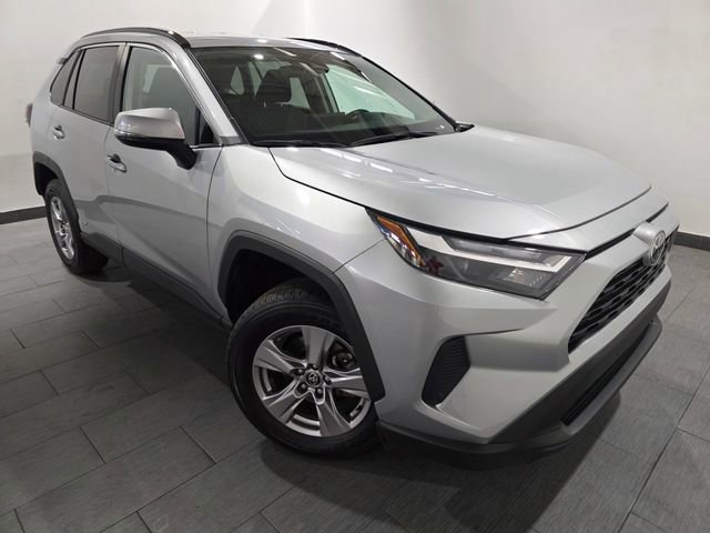 Used 2025 Toyota RAV4 XLE AWD/4WD image 7