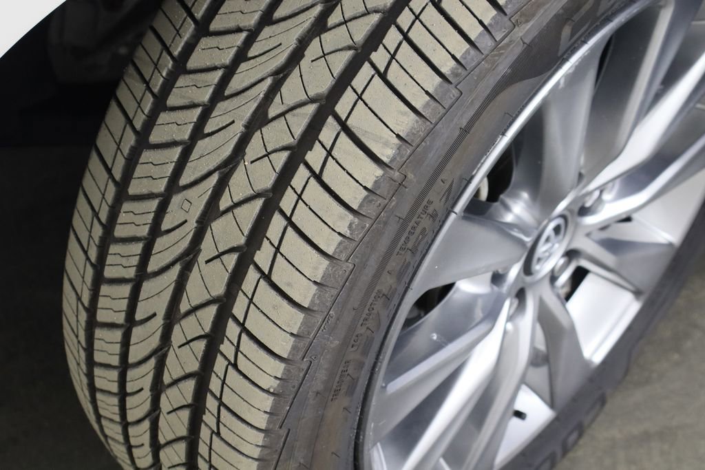 Used 2015 Toyota Camry XLE w/ Moonroof Package image 38