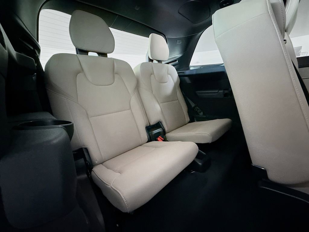 New 2026 Volvo XC90 B6 Plus w/ Protection Package Premier image 28