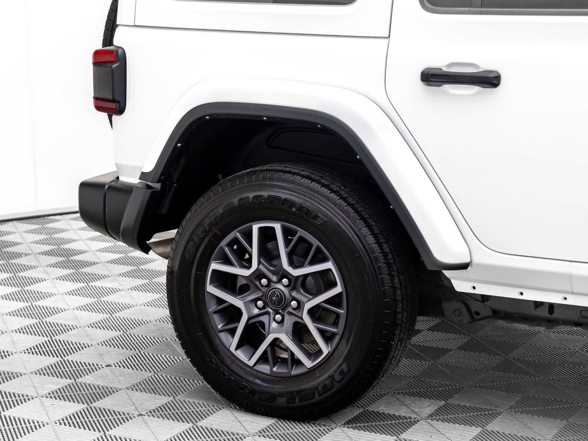 Used 2024 Jeep Wrangler Sahara image 34