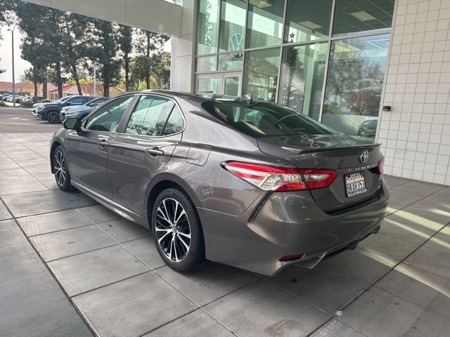 Used 2020 Toyota Camry SE image 3