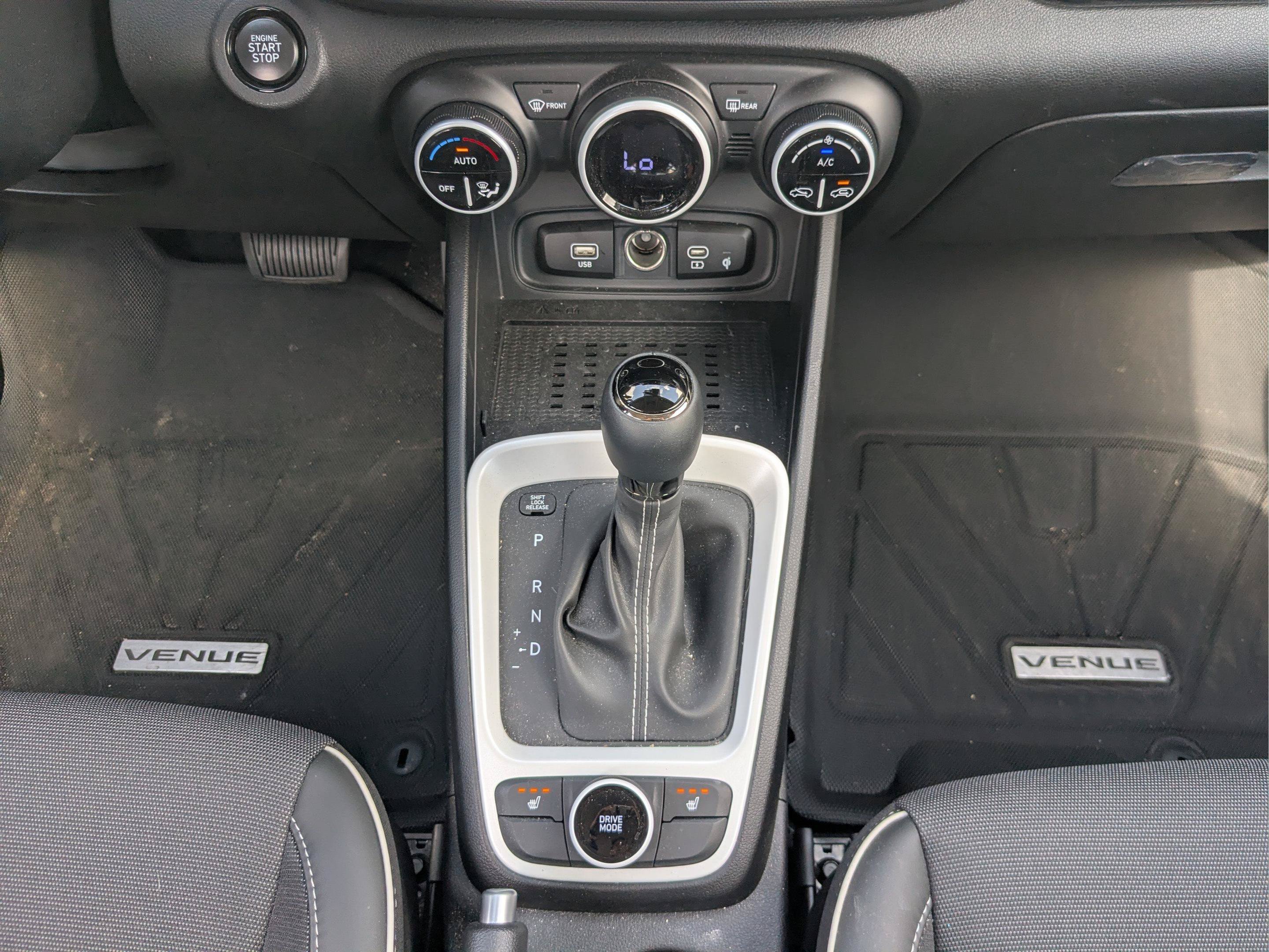 Certified 2025 Hyundai Venue Limited FWD image 21