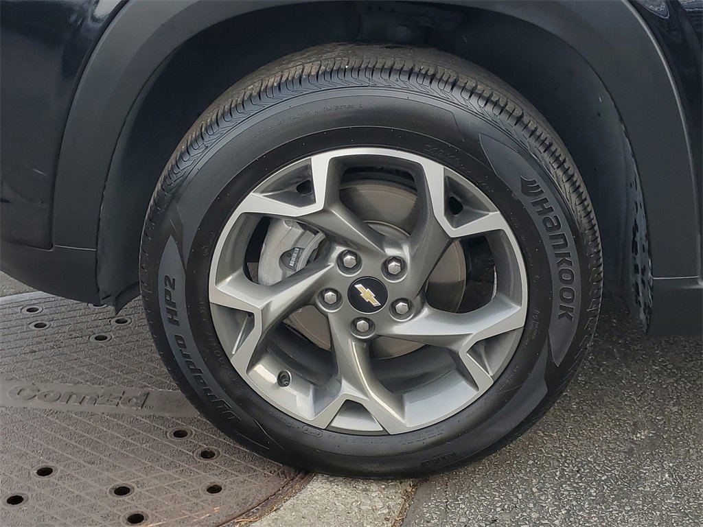 Used 2025 Chevrolet Trax LT image 9