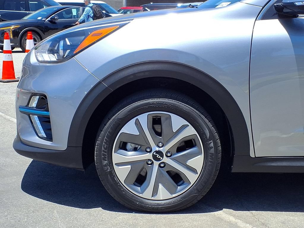 Certified 2022 Kia Niro EX FWD image 15