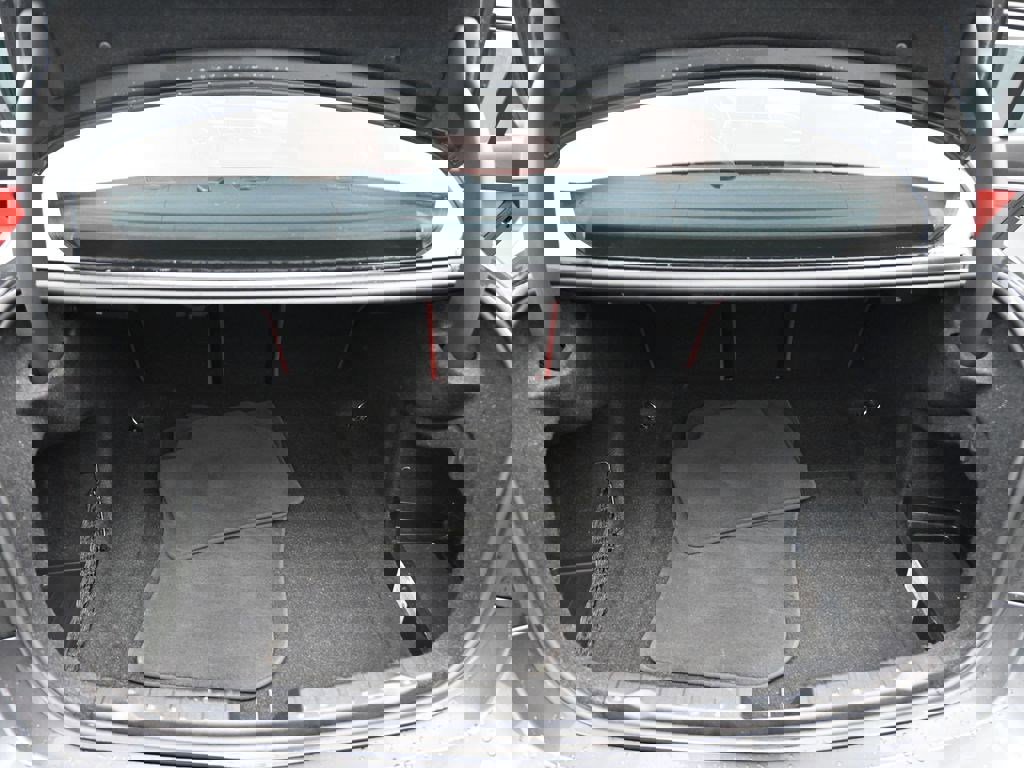 Used 2018 BMW 330i xDrive Sedan w/ Convenience Package image 17