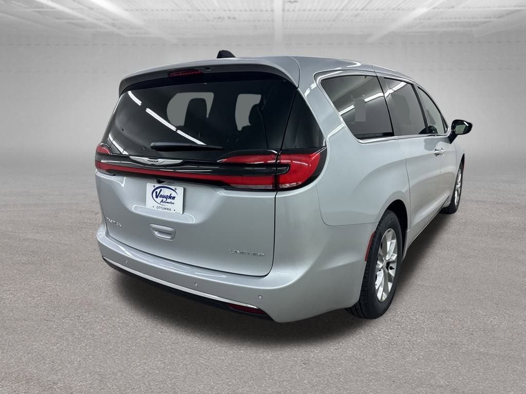 New 2026 Chrysler Pacifica Limited image 11