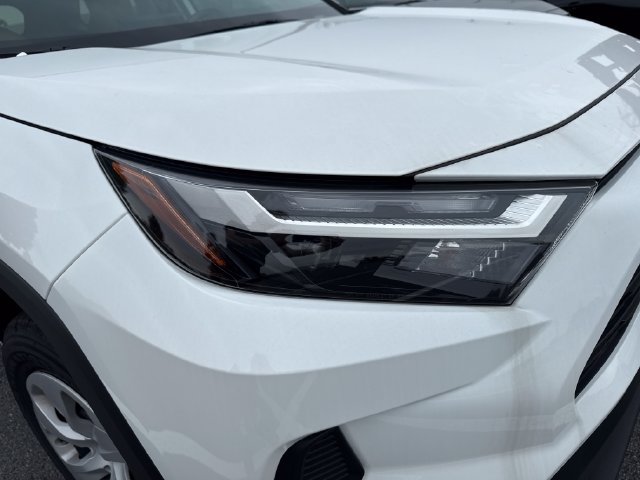 Used 2025 Toyota RAV4 LE AWD/4WD image 11