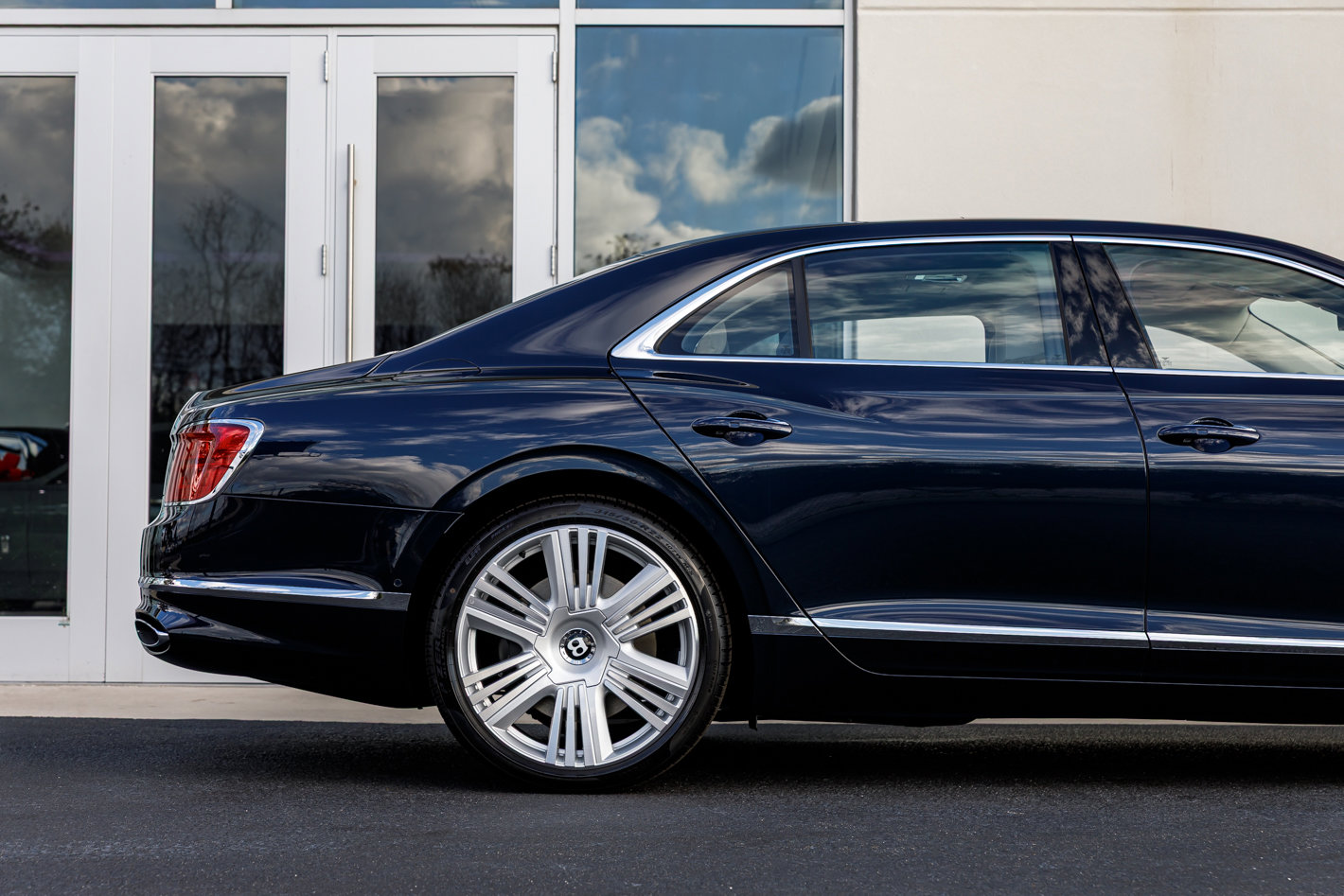 New 2026 Bentley Flying Spur Azure image 17