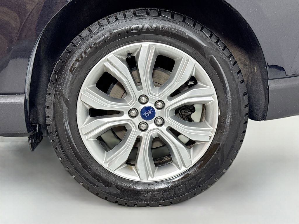 Used 2020 Ford Edge Titanium w/ Cargo Accessory Package FWD image 10