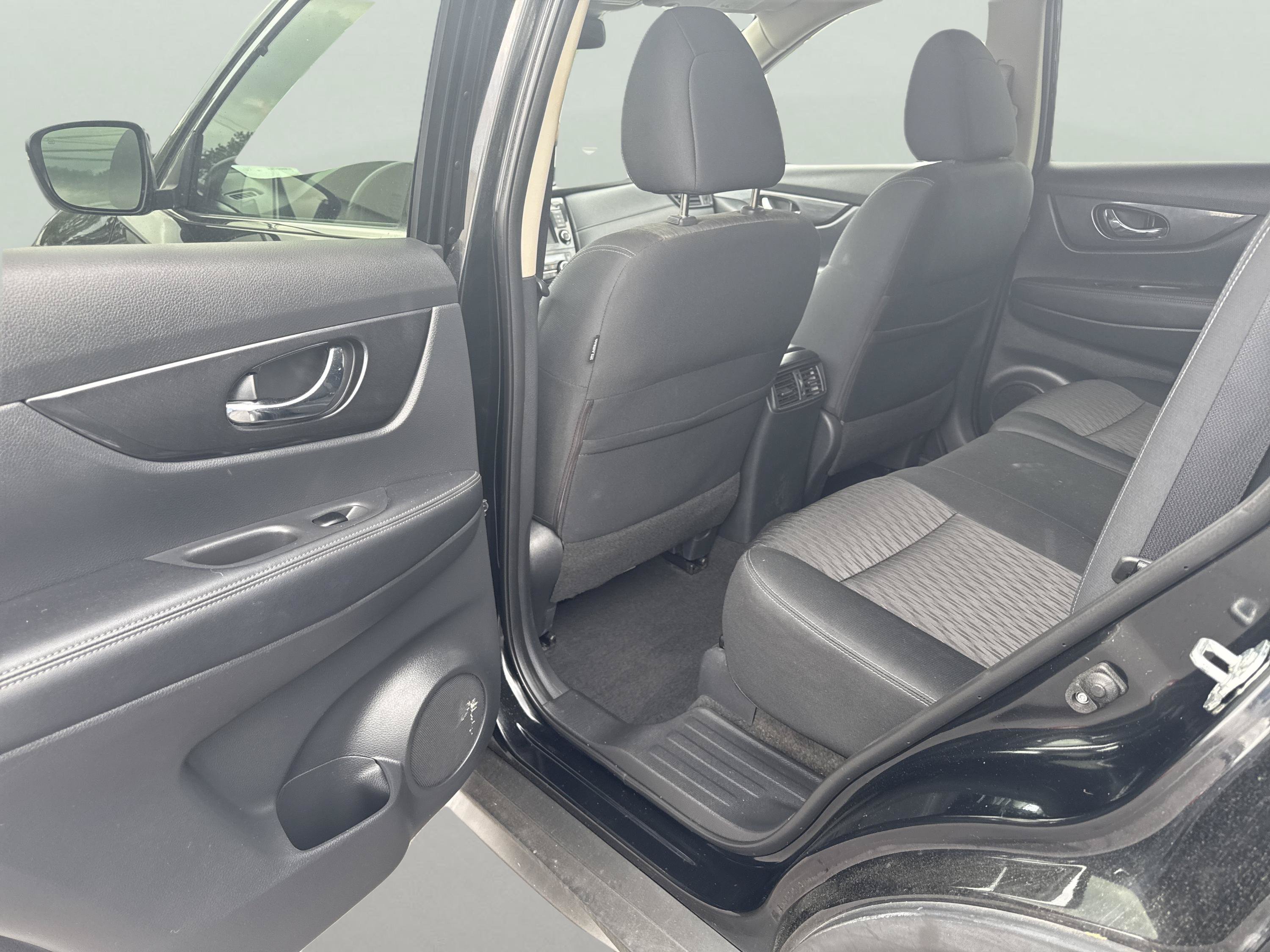 Used 2019 Nissan Rogue SV AWD/4WD image 15