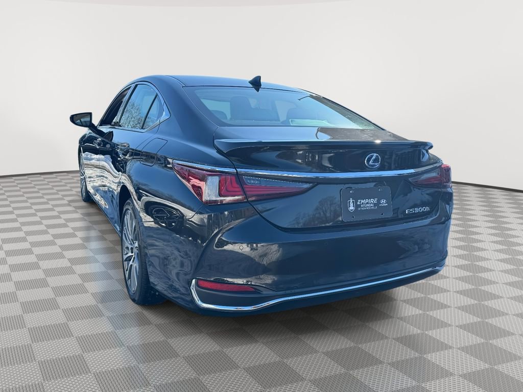 Used 2021 Lexus ES 300h w/ Premium Package image 4
