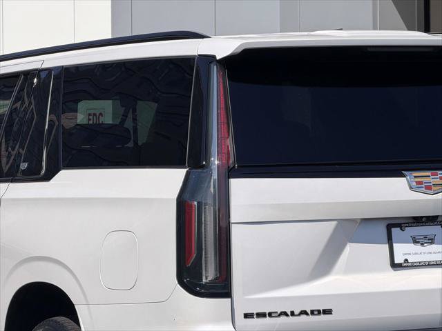 Used 2023 Cadillac Escalade ESV Sport w/ LPO, Illumination Package AWD/4WD image 13
