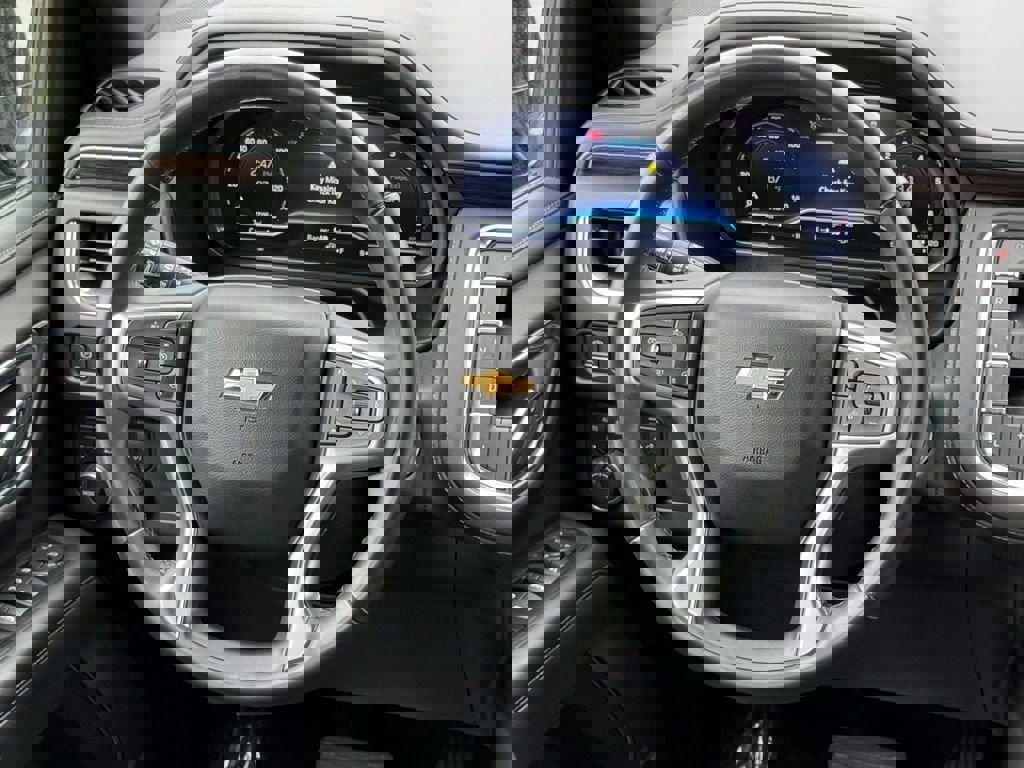 Used 2023 Chevrolet Suburban LT w/ Luxury Package AWD/4WD image 29