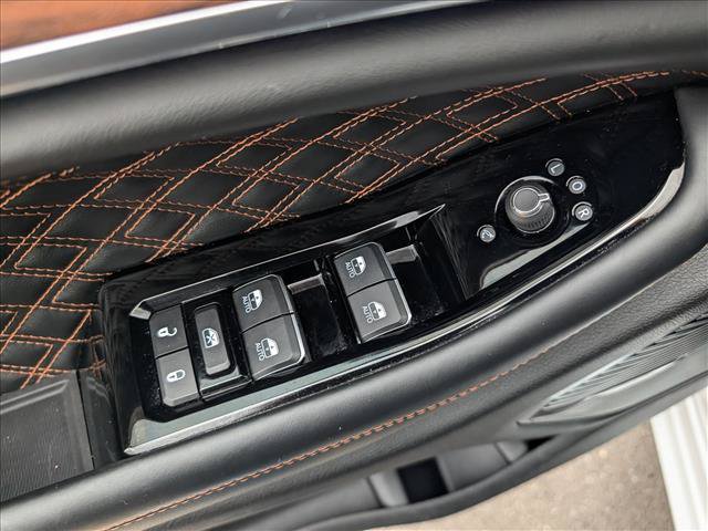 Used 2023 Jeep Grand Cherokee Summit w/ Advanced Protech Group IV AWD/4WD image 34