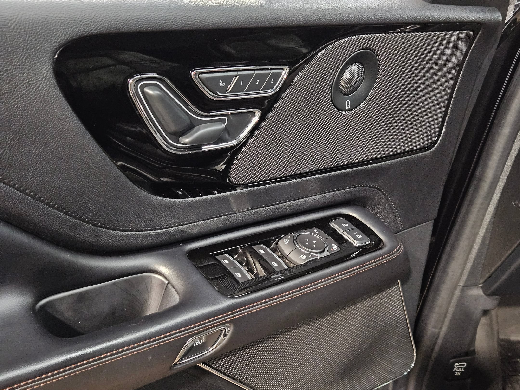 Used 2022 Lincoln Aviator Grand Touring w/ Elements Package Plus AWD/4WD image 21