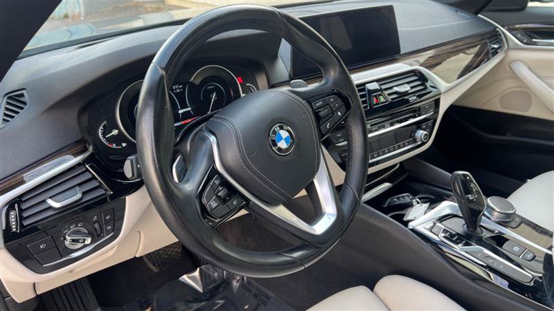Used 2018 BMW 530e RWD image 40