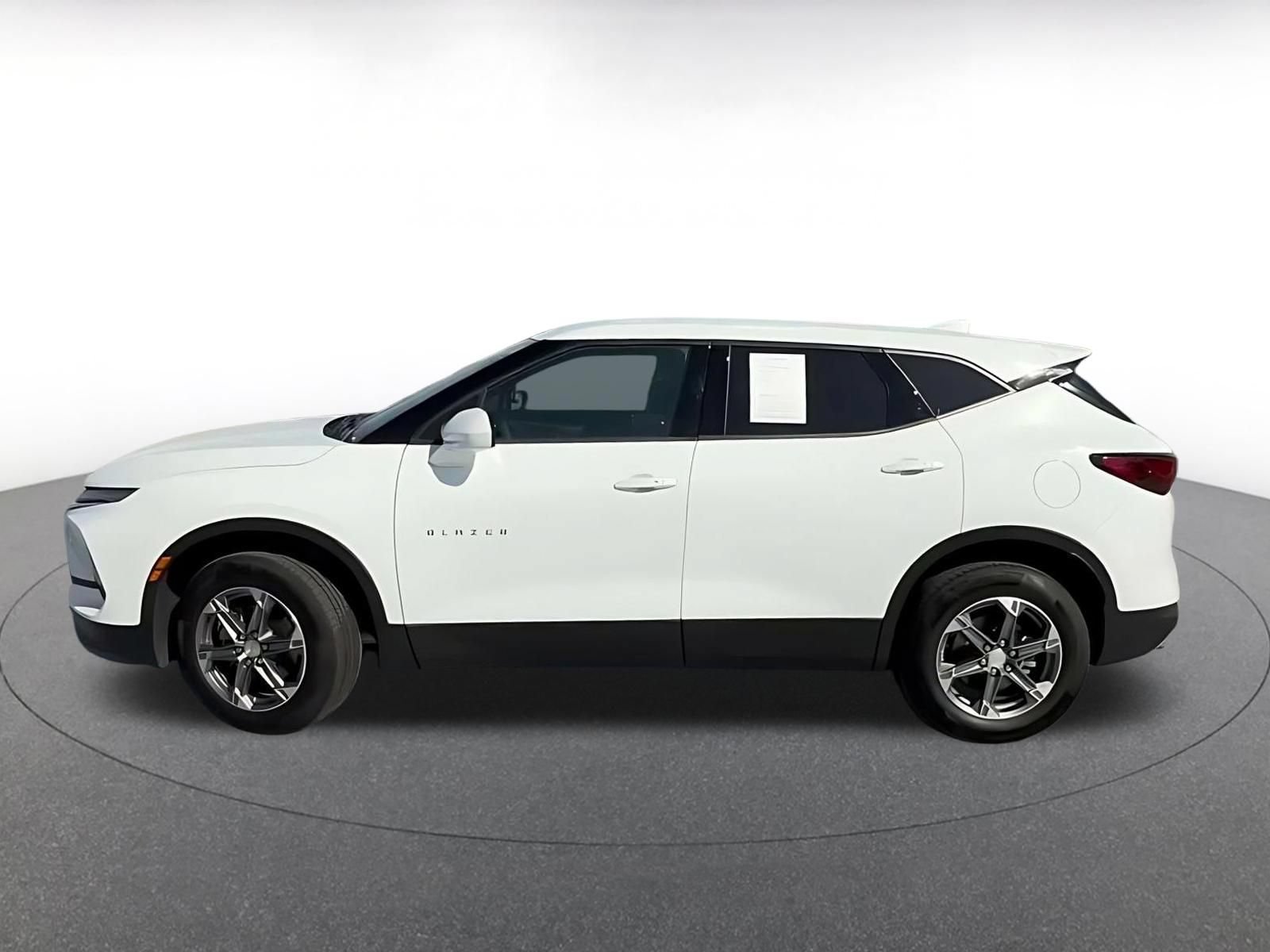 Used 2025 Chevrolet Blazer LT FWD image 9