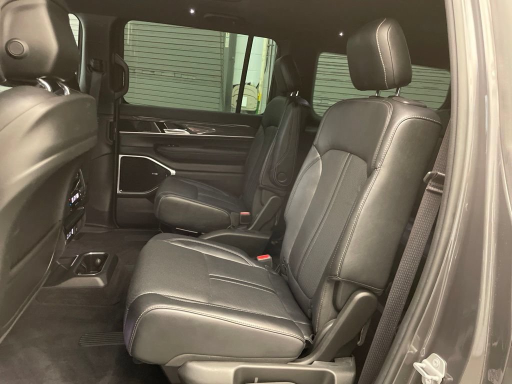 Certified 2022 Jeep Wagoneer Series III w/ Premium Group I AWD/4WD image 21