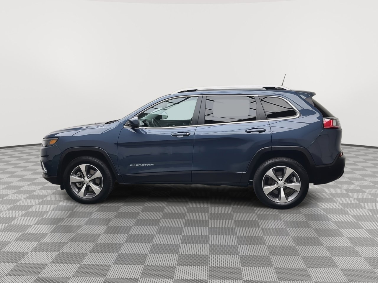 Used 2021 Jeep Cherokee Limited w/ Elite Package AWD/4WD image 39