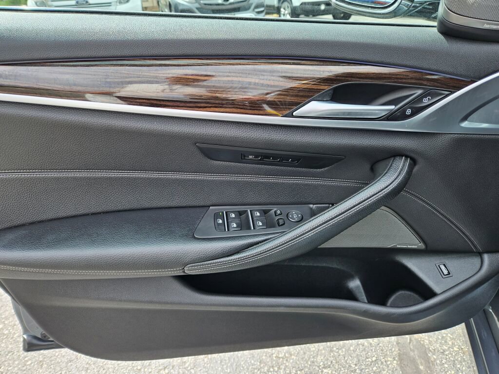 Used 2017 BMW 530i xDrive AWD/4WD image 17