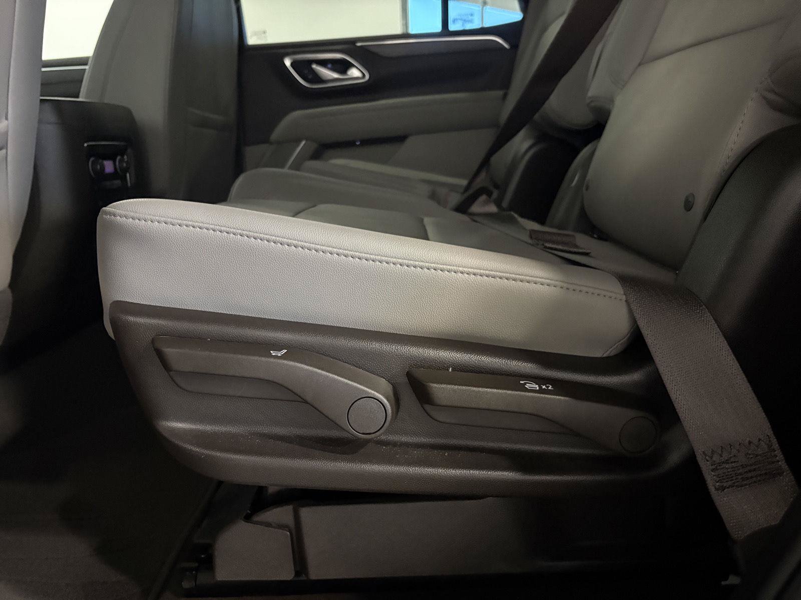 Used 2024 Chevrolet Tahoe LT w/ LT Signature Package AWD/4WD image 35