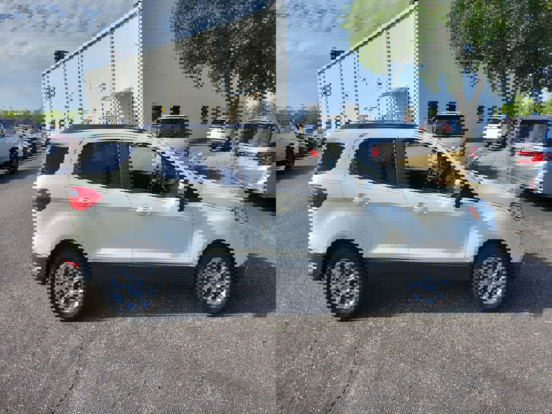 Used 2021 Ford EcoSport SE w/ SE Convenience Package FWD image 4