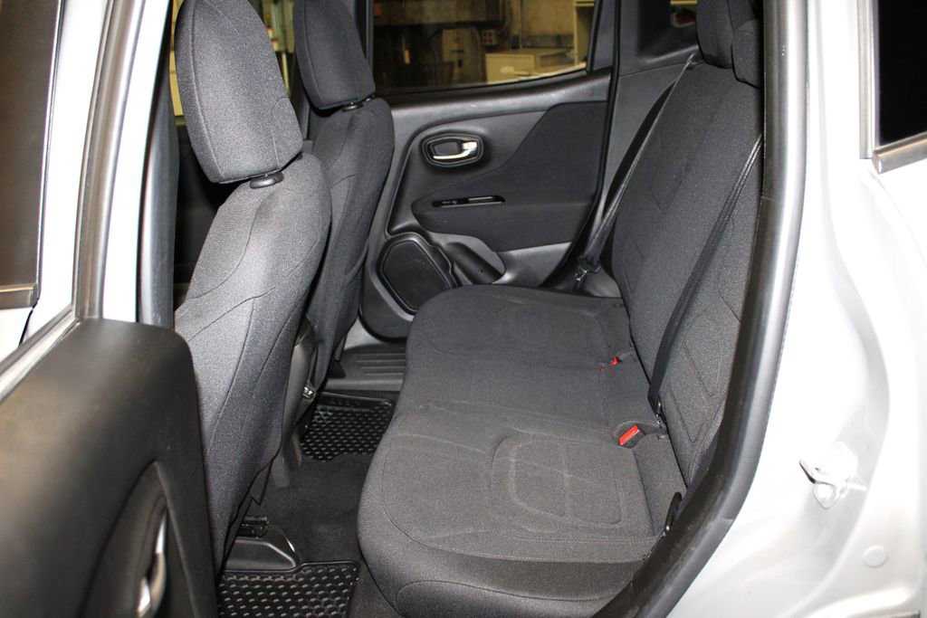 Used 2020 Jeep Renegade Latitude w/ Cold Weather Group image 26