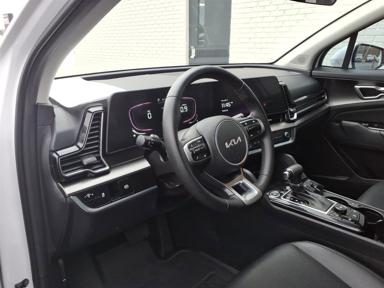 Used 2024 Kia Sportage EX image 5