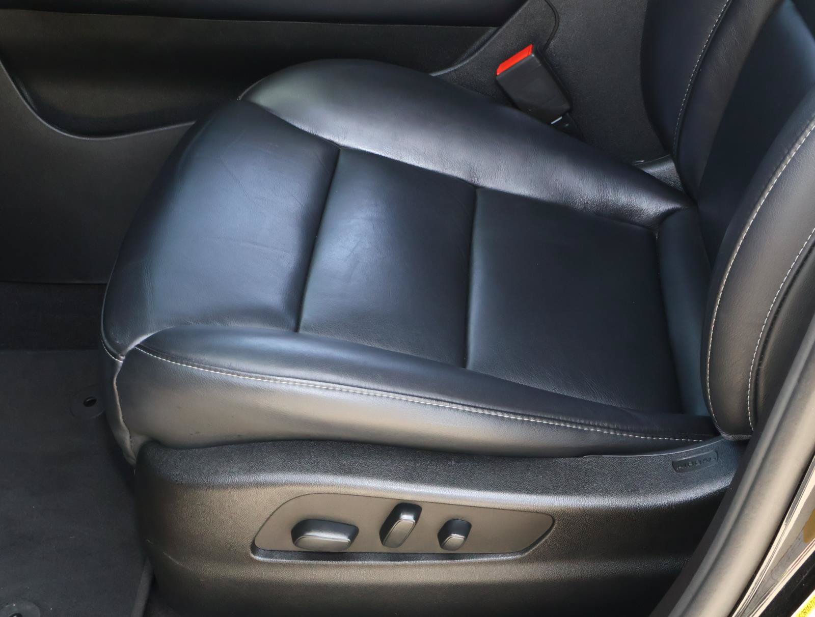Certified 2023 Cadillac XT4 Premium Luxury FWD image 19