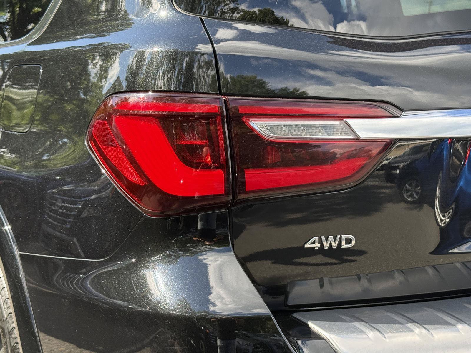 Used 2022 INFINITI QX80 Sensory w/ All-Season Package AWD/4WD image 8