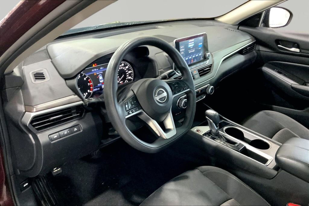 Used 2024 Nissan Altima 2.5 SV FWD image 12