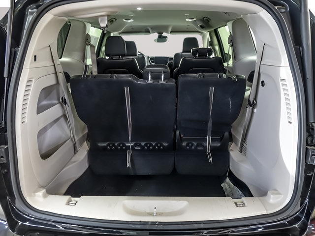 Used 2023 Chrysler Pacifica Touring-L FWD image 24
