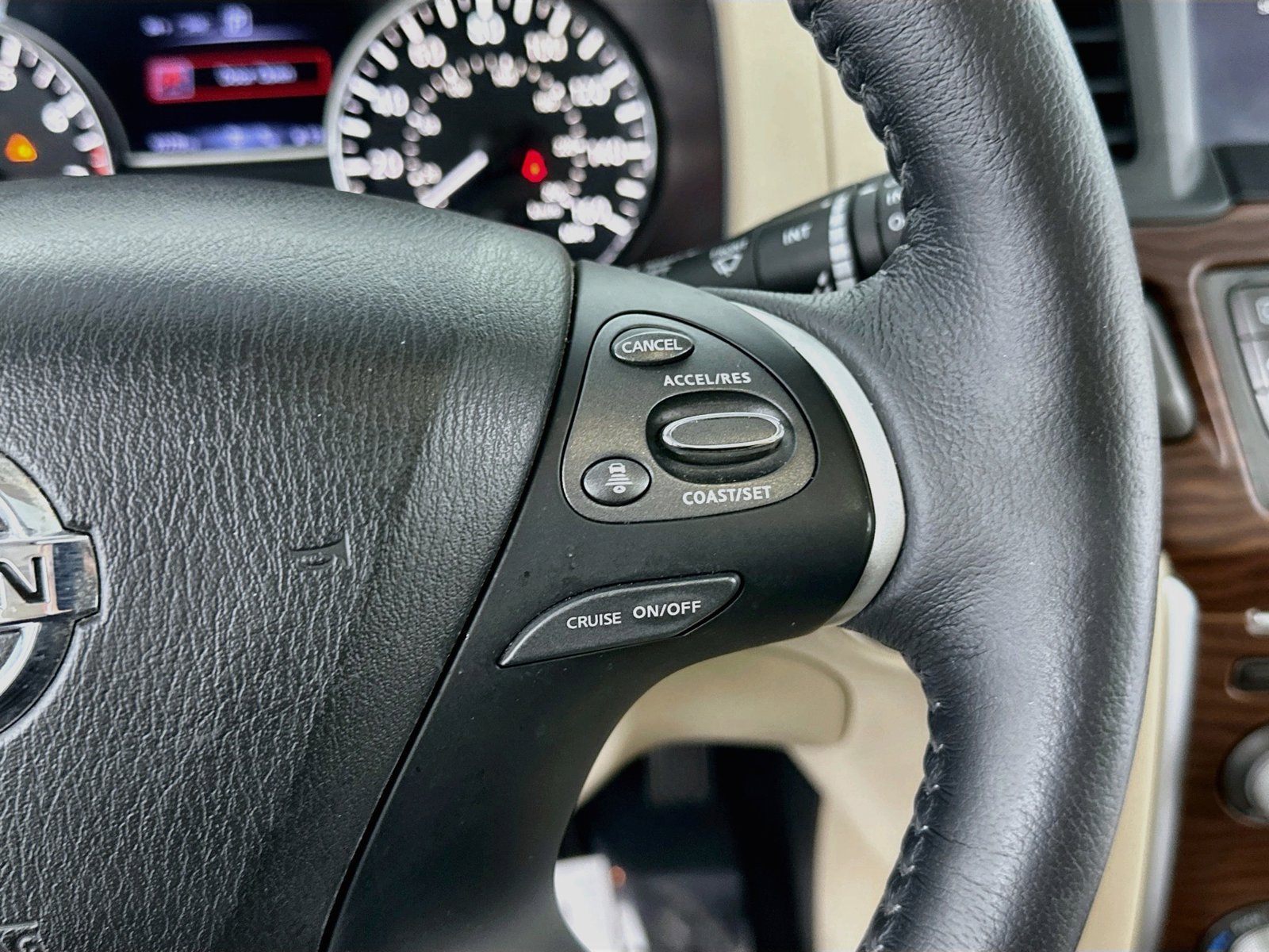 Used 2020 Nissan Pathfinder Platinum AWD/4WD image 15