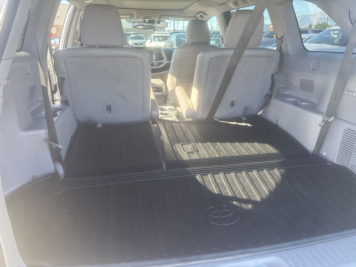 Used 2016 Toyota Highlander Limited Platinum image 32