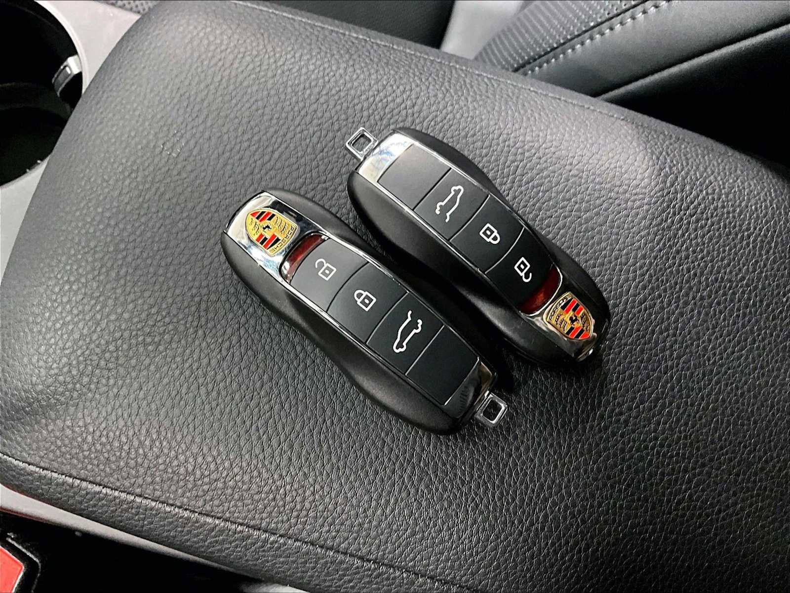 Used 2025 Porsche Macan image 38