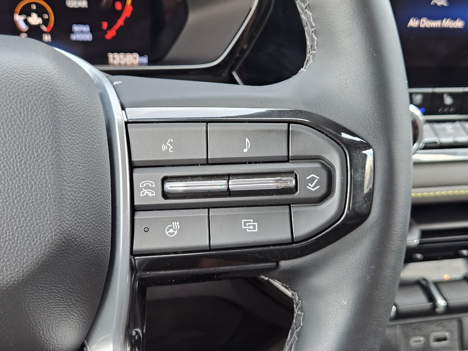 Certified 2026 Chevrolet Colorado ZR2 w/ Technology Package AWD/4WD image 28