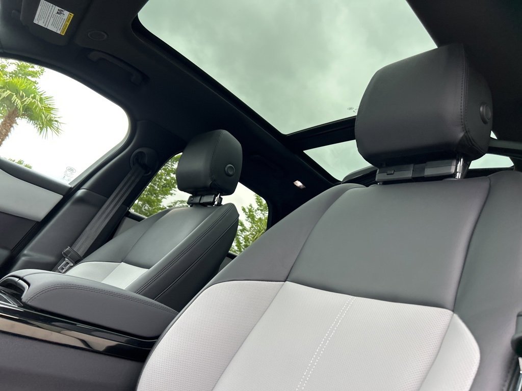 New 2026 Land Rover Range Rover Velar Dynamic SE image 14